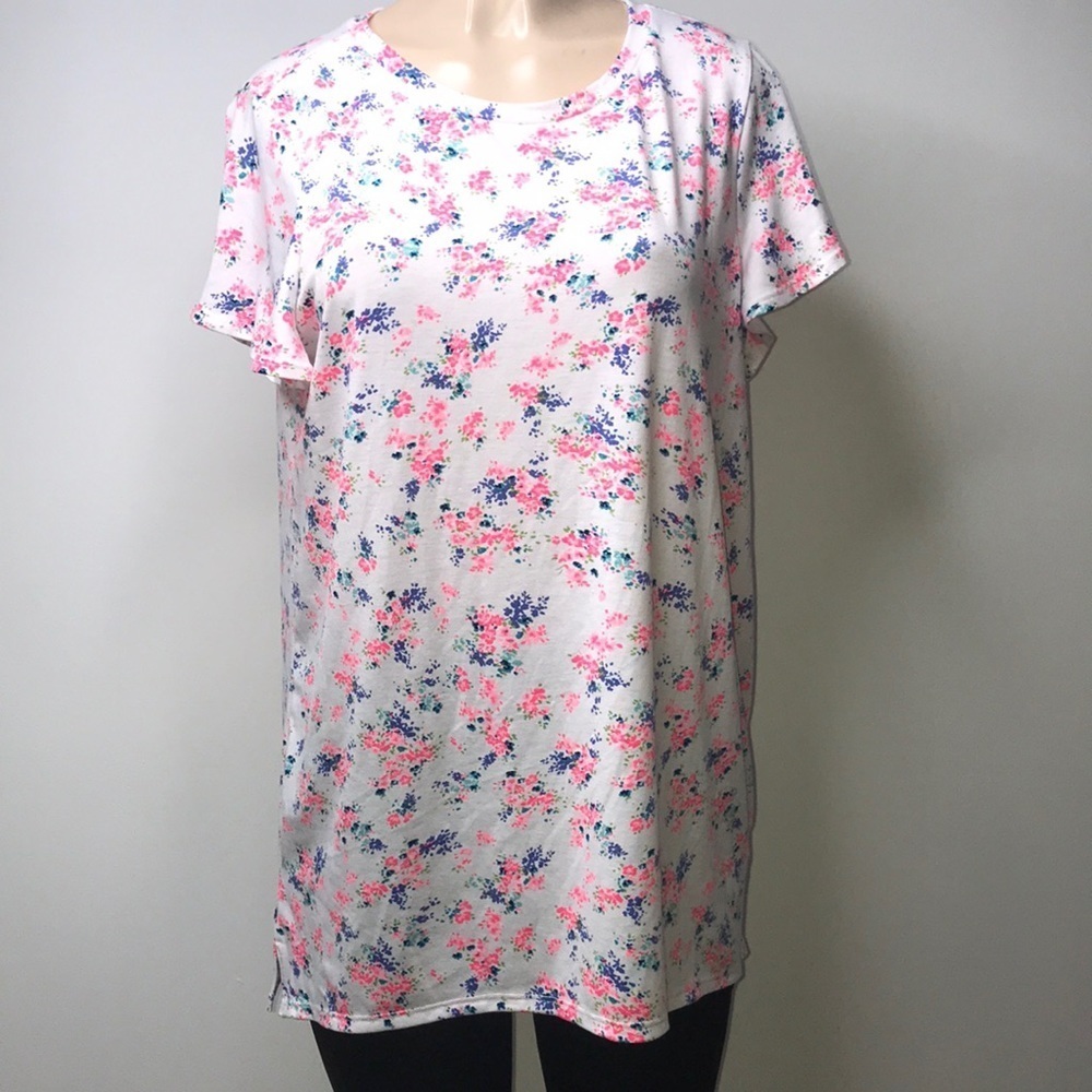 West Loop Size Xtra Large Multi Floral Print Tunic With Side Slits. New